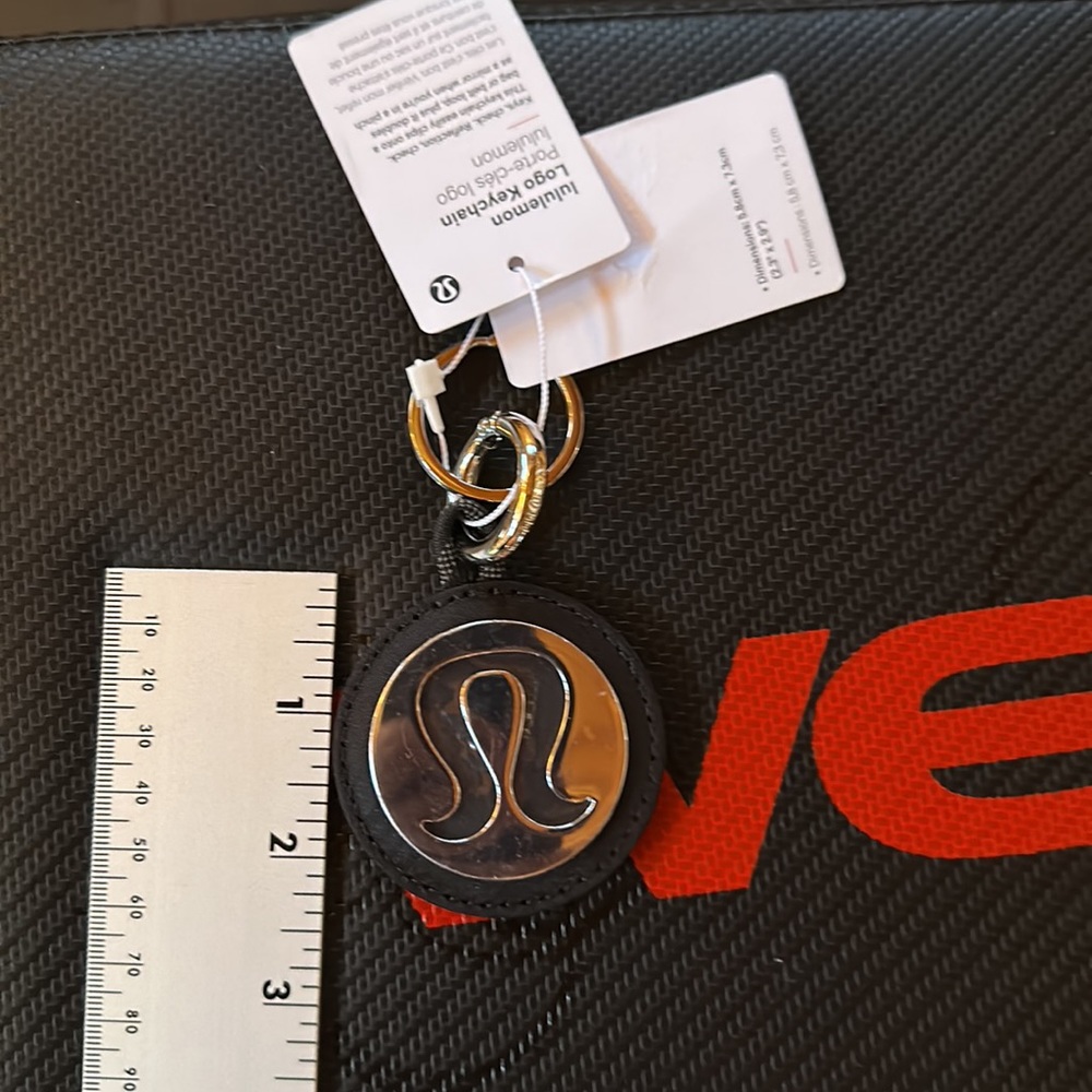 Lululemon Logo Keychain - Picture 6 of 6
